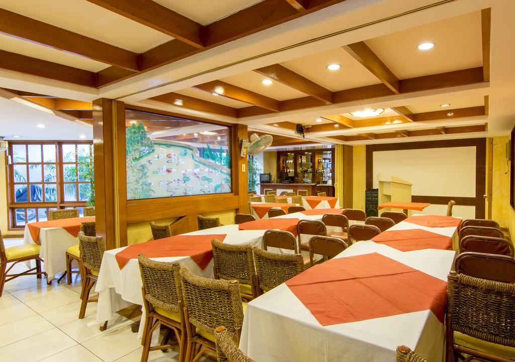The Manor Hotel Davao Stadt Exterior foto