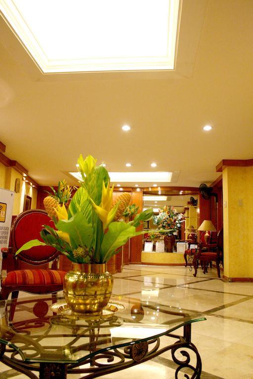 The Manor Hotel Davao Stadt Exterior foto